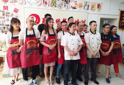 成都小郡肝串串火鍋哪里可以學(xué)習(xí)正宗底料？短期串串火鍋底料培訓(xùn)