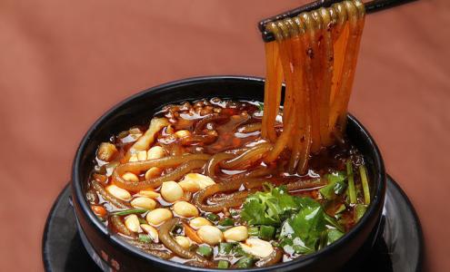 小吃店怎么打開市場呢？四川小吃培訓(xùn)學(xué)校提議