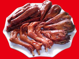 鹵菜出鍋就發(fā)黑，抹鹵水VS抹鹵油哪個(gè)好？