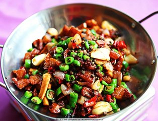 辣子雞最正宗的做法，外酥里嫩，麻辣爽口超過癮