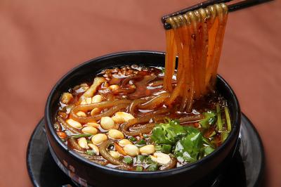 四川學(xué)習(xí)酸辣粉技能訓(xùn)練班哪里好？親自動手操作執(zhí)行
