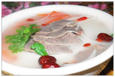 成都羊肉湯技術(shù)培訓(xùn)學(xué)校哪里好？鍋底勾兌方法和調(diào)味技巧