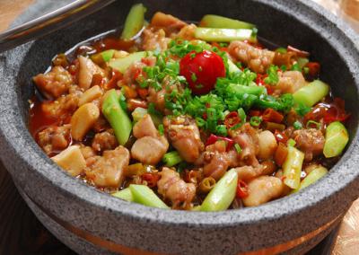 火鍋兔技能訓(xùn)練哪里好？底料炒制和湯料調(diào)制