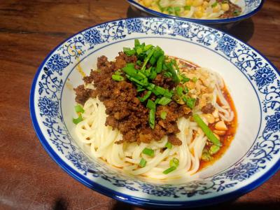 四川擔擔面食培訓(xùn)學(xué)校哪家比較好？學(xué)習正宗擔擔面食做法