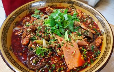 哪有專門培訓(xùn)正宗冒菜的學(xué)校？冒菜加盟培訓(xùn)市場(chǎng)分析