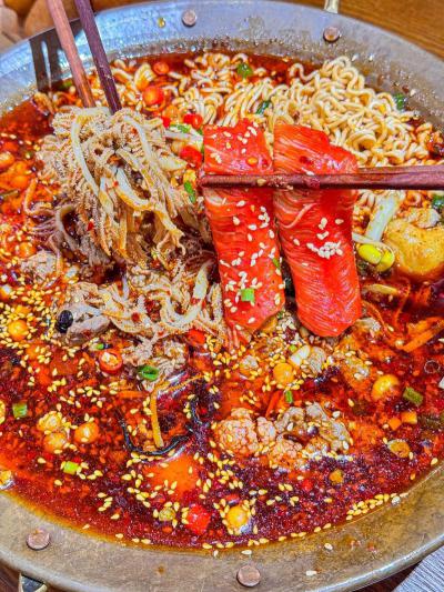 如何挑選冒菜培訓學校？掌握正宗冒菜制作技藝的關(guān)鍵方法